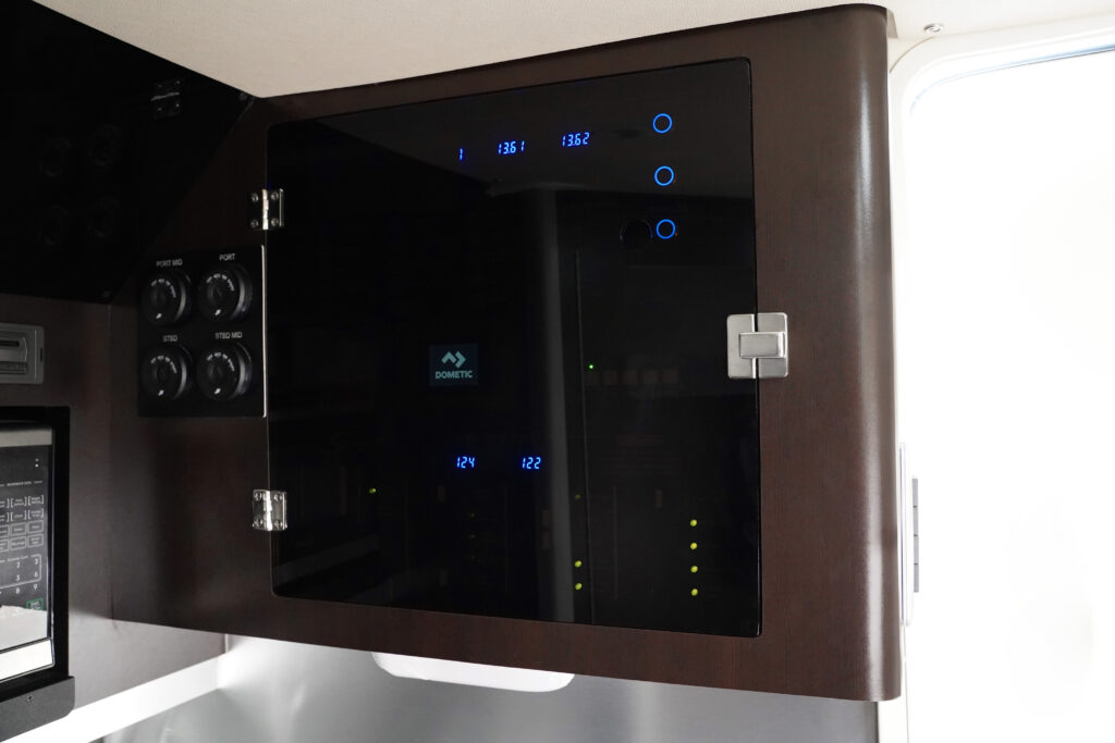 SQUARE TURN LATCH application image