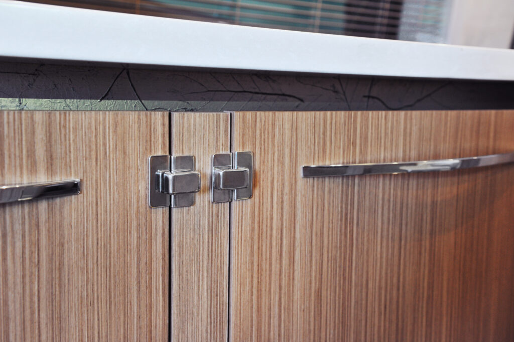 SQUARE TURN LATCH application image