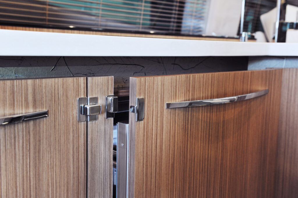 SQUARE TURN LATCH application image