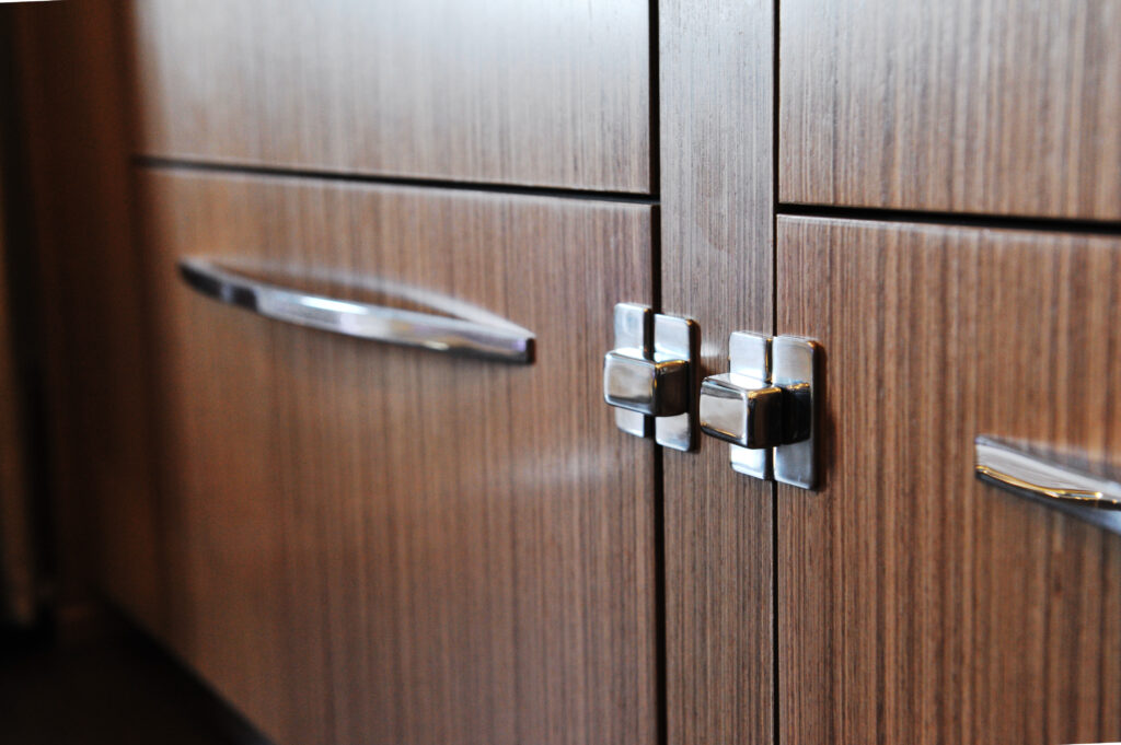 SQUARE TURN LATCH application image