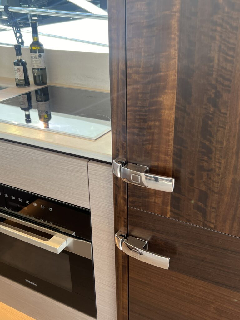 SWIM LATCH application image