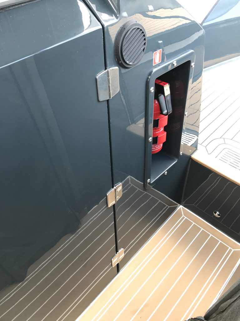 STAMPED COVERED HINGE 76x75 application image